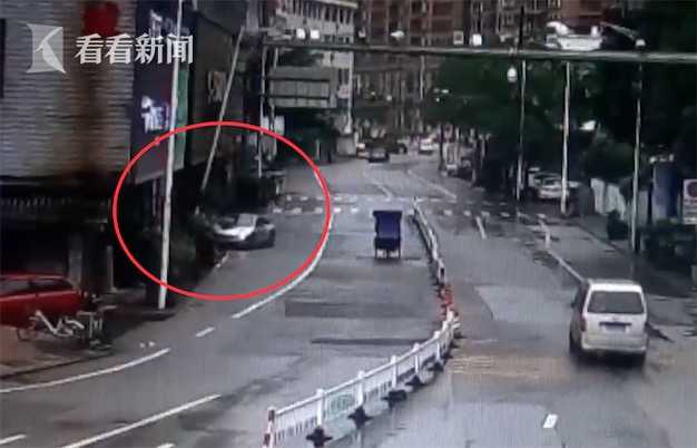 吵架出车祸!百万豪车撞路灯 夫妻俩肠子都悔青了