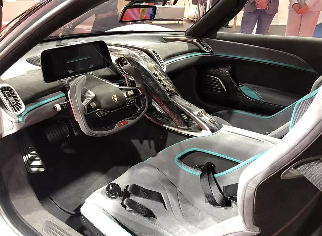 autohomecar__ChsEnV15LwKAIEDuAAQGggwLsSU525.webp.jpg