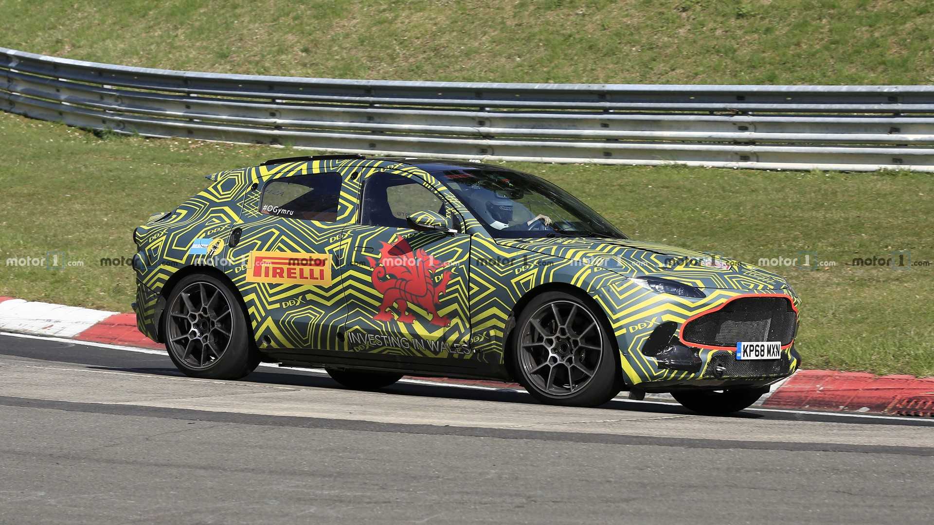 aston-martin-dbx-spy-photo (2).jpg