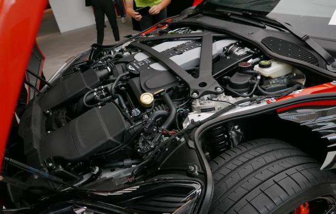 é¿æ¯é¡¿Â·é©¬ä¸DBS Superleggera Volanteå½åé¦å