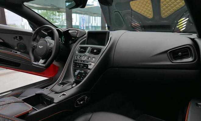 é¿æ¯é¡¿Â·é©¬ä¸DBS Superleggera Volanteå½åé¦å