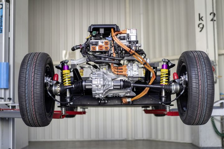 DB2019AU01115_large.jpg