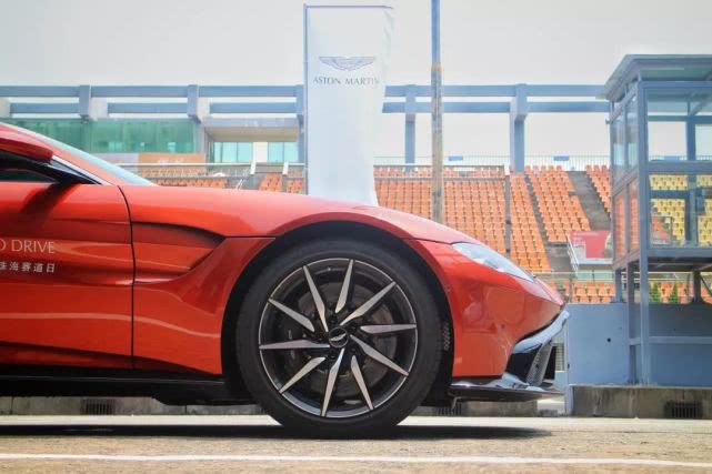 Vantage是换壳AMG GT S？开玩笑！——玩车