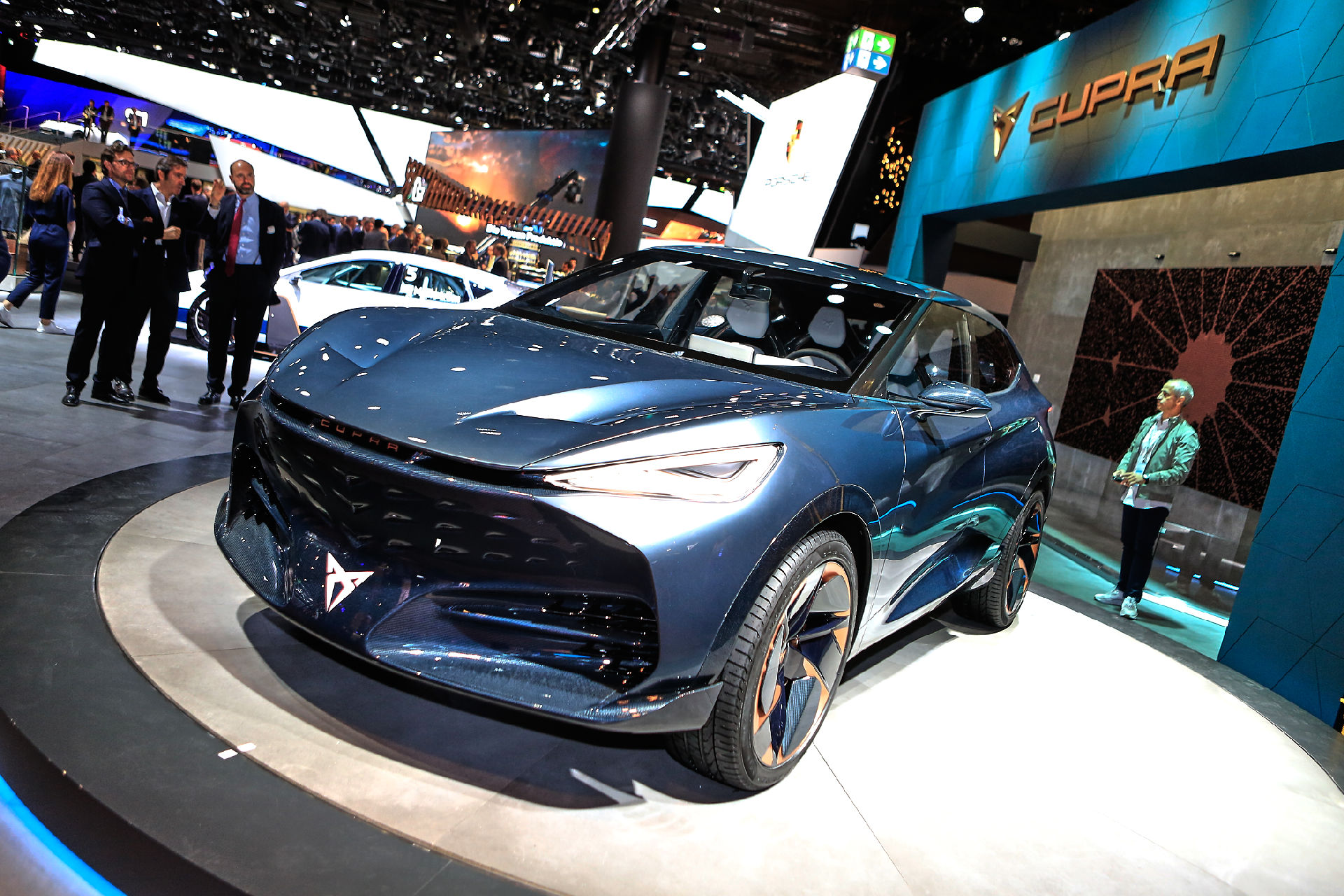 1670315841464228.jpg 482c88a9-cupra-tavascan-15.jpg