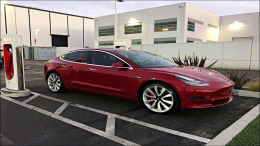 Model 3登录韩国，起售价仅19万？引门店排“长龙”