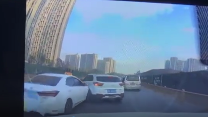 前车变道加塞后车撞上怎么判责？变道加塞是谁的责任？