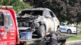 加拿大一现代电动车自燃并发生爆炸，车库门被炸飞