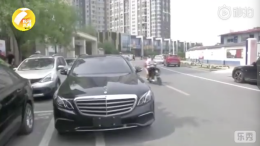 西安奔驰车2000公里就出现电瓶损坏,还要被捆绑销售装潢