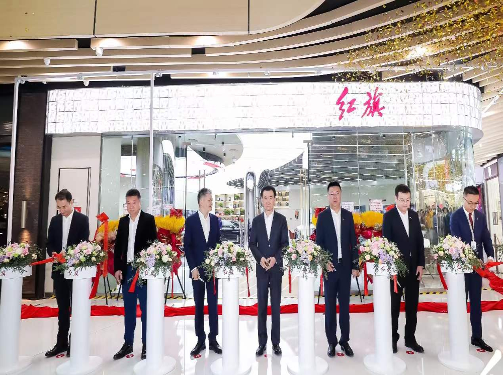 万达正式进军汽车圈，首家体验店开业