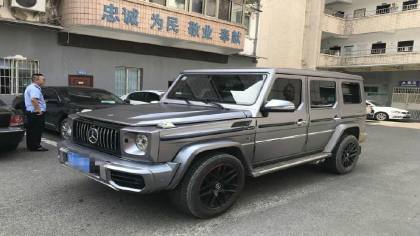 北京BJ80改成奔驰G级被交警拦下，网友：太像了