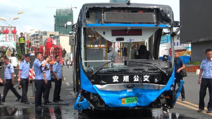 贵州公交坠湖司机蓄意报复社会，警方披露事故细节及原因